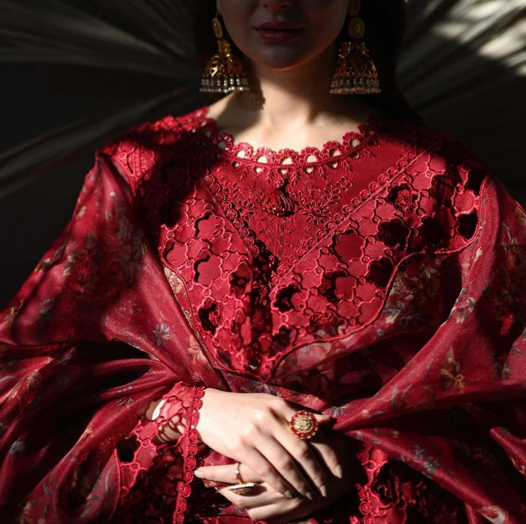✨🌸 QALAMKAR Luxury Chikankari Ensemble 🌸✨ Heavy Embroidered Cotton & Organza | Elegant • Graceful • Timeless 💫🧵