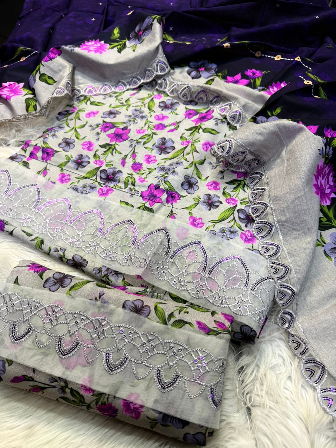 BIG BRANDS | Grey & Purple Floral Lawn 3-Piece Suit | Cutwork Embroidery & Sequin Lace | Printed Dupatta