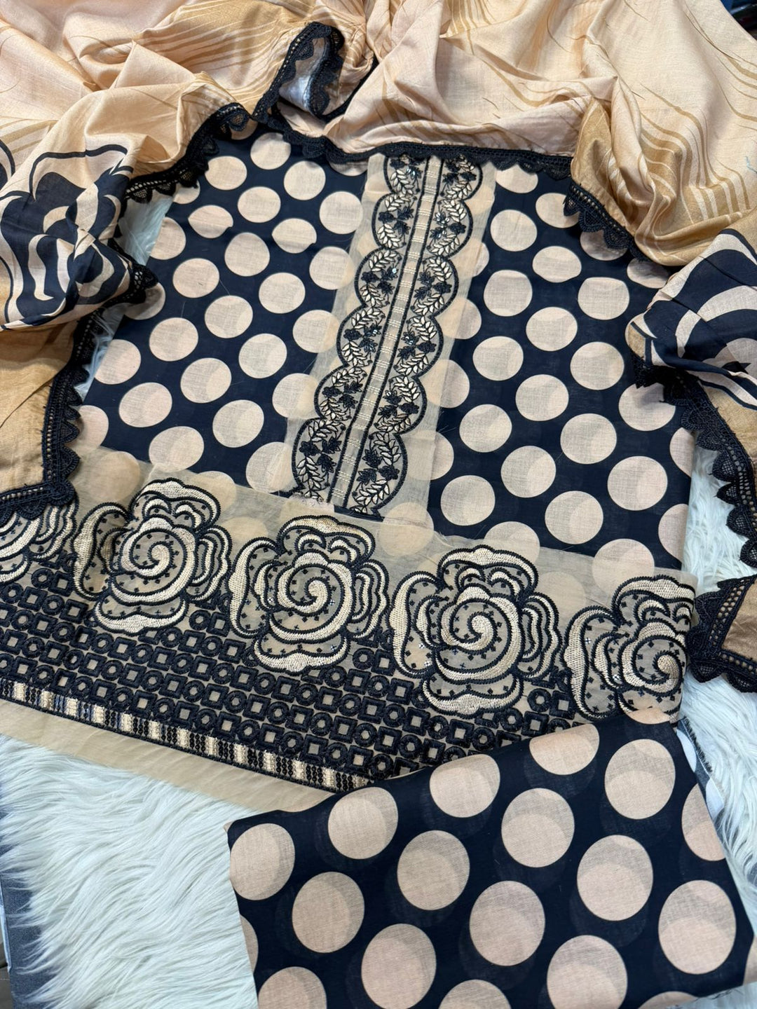 BIG BRANDS | Black & Beige Polka Dot Lawn 3-Piece Suit | Rose Embroidery & Cutwork Lace | Plain Dupatta