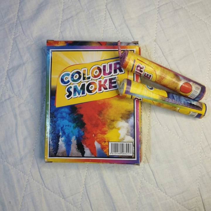 Colour Smoke Bombs Pack — Vibrant Coloured Smoke Grenades for Photography, Gender Reveal, Parties & Events